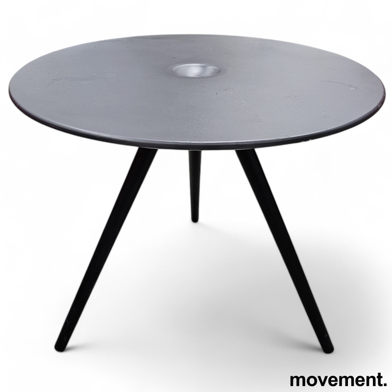 Rundt loungebord fra ForaForm,